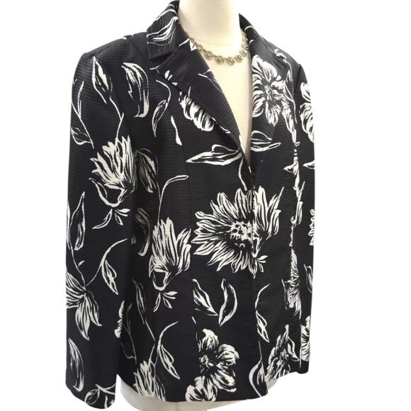 Chico's Jacket Women's Size 1 (Medium) Monochrome Textured Floral Paulette Bold - Picture 2 of 8